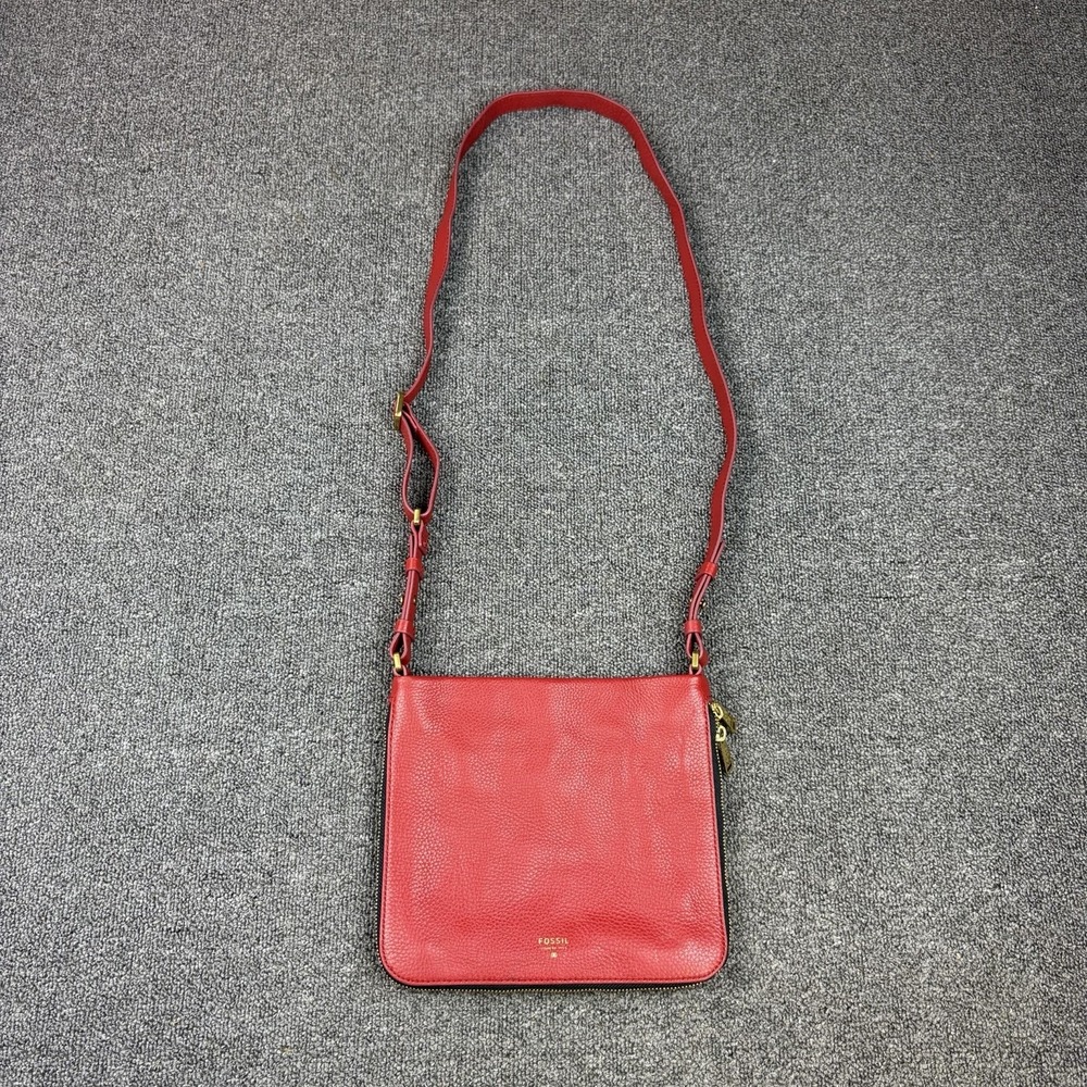 Fossil Red Pebbled Leather Crossbody Bag Purse Zip Top Adjustable Strap Red Gold